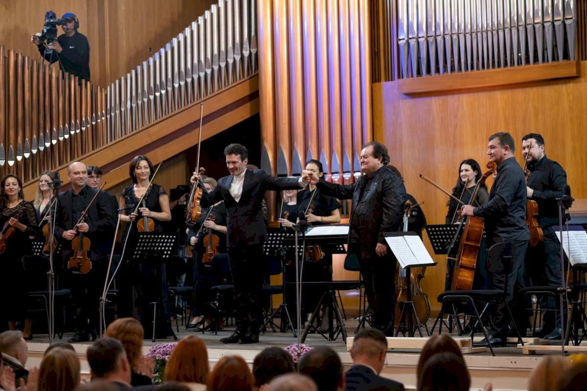 cu violonistul Svetlin Roussev, 2023